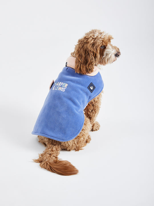 Designed for comfort and practicality, it has an adjustable fit with Velcro at the neck and belly, and a harness hole for easy walks.