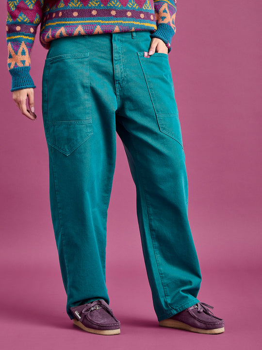 These trousers combine a relaxed silhouette with durable style, ideal for both smart-casual wear and versatile outfits.
