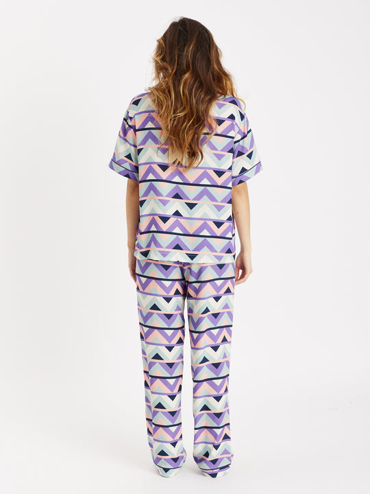 Lange pyjamaset met retropatroon en polaire print